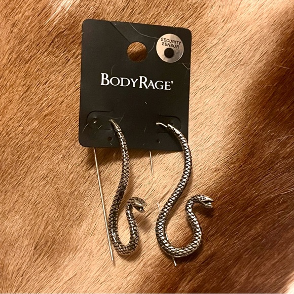 ๐ท๏ธ๐๐ hot topic โข silver snake hoop earrings - Picture 2 of 11